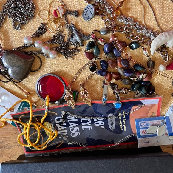 ☎️☎️ LAST CHANCE ☎️☎️ Jewelry Expo this and that! Vintage pieces. - Picture 1 of 17